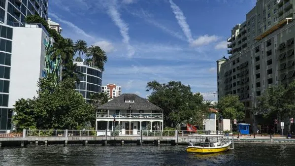 Top attic insulation installation service company in Fort Lauderdale FL - View of a climate-controlled Fort Lauderdale air environment after the job is done.